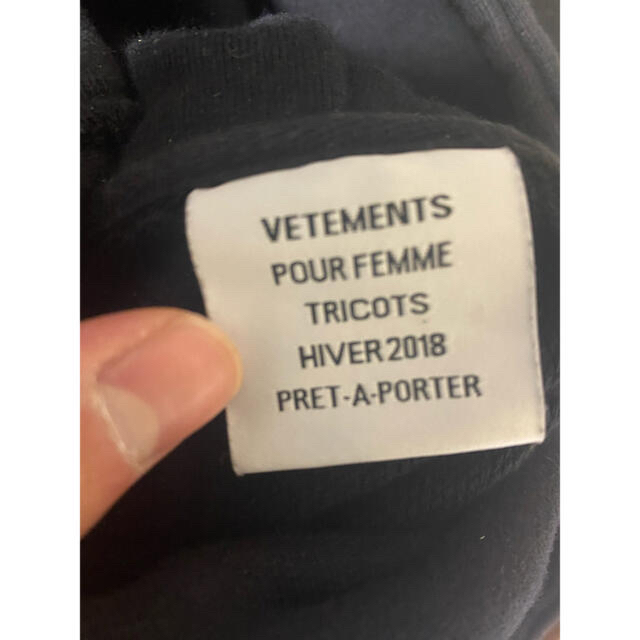 Balenciaga(バレンシアガ)のVETEMENTS ヴェトモン　シティロゴ　メタルロゴ　パーカー メンズのトップス(スウェット)の商品写真