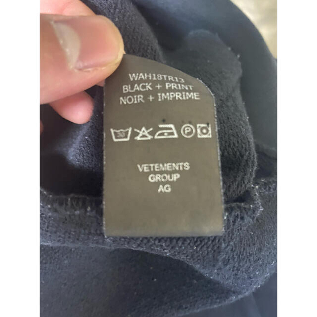 Balenciaga(バレンシアガ)のVETEMENTS ヴェトモン　シティロゴ　メタルロゴ　パーカー メンズのトップス(スウェット)の商品写真