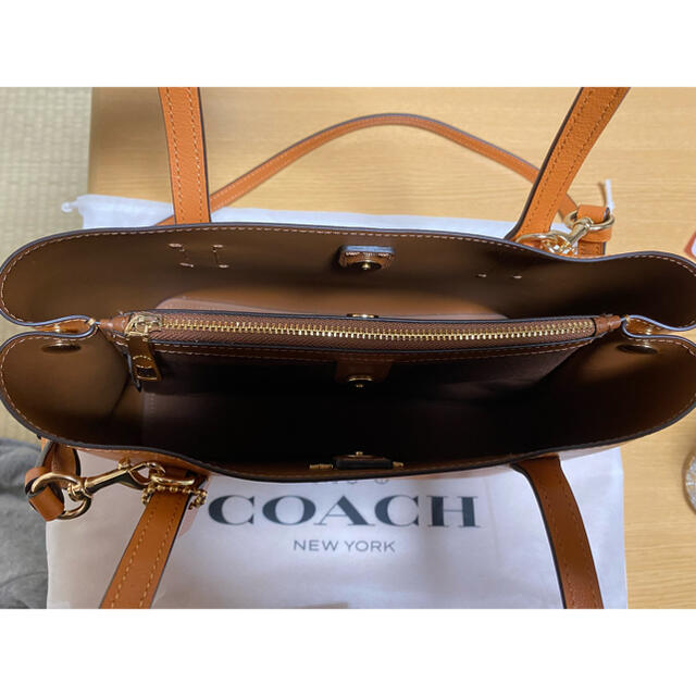 COACH(コーチ)の新品未使用　コーチ　coachバンドバッグ　ショルダーバッグ　去年購入したばかり レディースのバッグ(ハンドバッグ)の商品写真