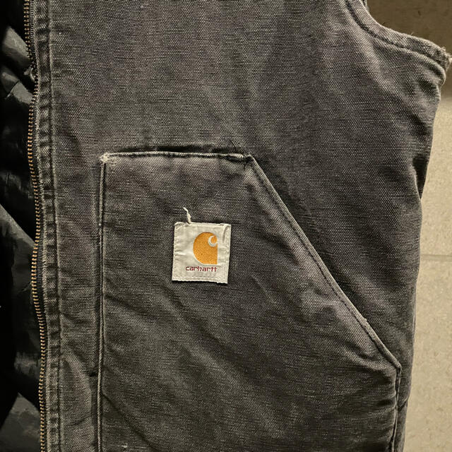 carhartt(カーハート)のcarhartt ダウンベスト メンズのジャケット/アウター(ダウンベスト)の商品写真