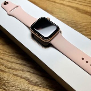 アップルウォッチ(Apple Watch)の【美品】Apple Watch series4 40mm ゴールド(スマートフォン本体)