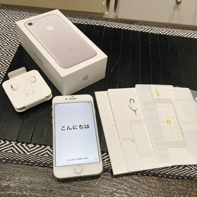 スマートフォン/携帯電話美品　iPhone 7 Silver 32 GB SIMフリー