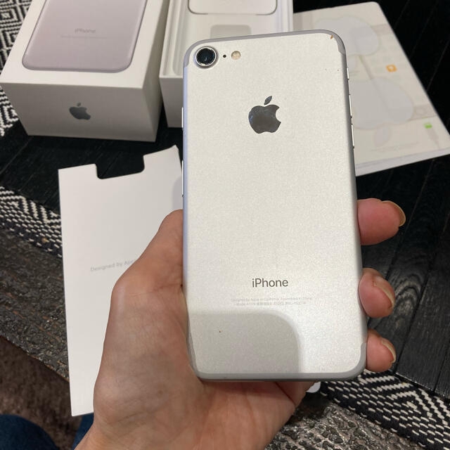 美品　iPhone 7 Silver 32 GB SIMフリー