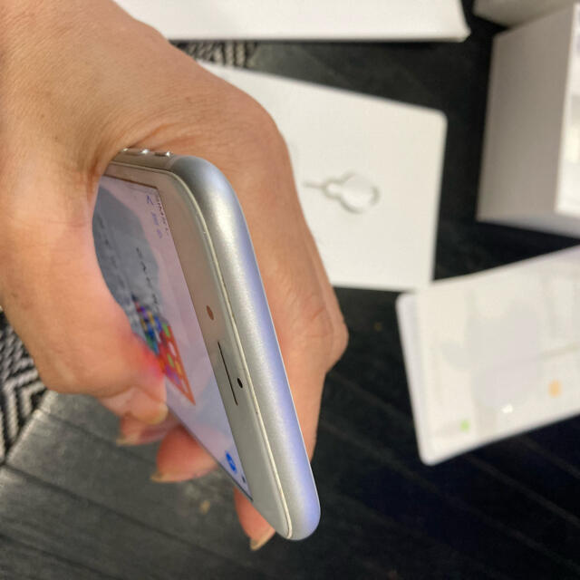 美品　iPhone 7 Silver 32 GB SIMフリー