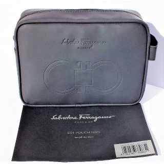 サルヴァトーレフェラガモ(Salvatore Ferragamo)の値下げ中！フェラガモポーチ・イタリア製　マット仕様　新品未使用4,600円角型(クラッチバッグ)