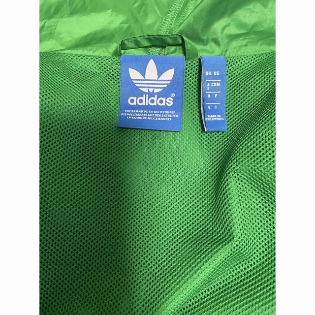 adidas(アディダス)のレア★adidas originals 緑ウインドブレーカー ナイロン パーカー メンズのジャケット/アウター(ナイロンジャケット)の商品写真