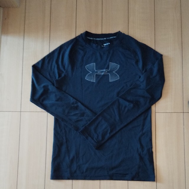 UNDER ARMOUR(アンダーアーマー)のアンダーアーマ アンダーシャツ YLG キッズ/ベビー/マタニティのキッズ服男の子用(90cm~)(ジャケット/上着)の商品写真