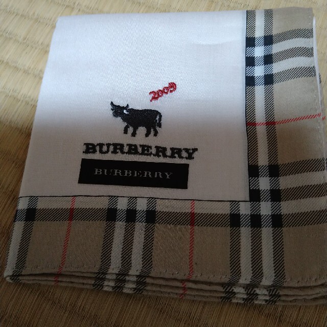 BURBERRY(バーバリー)の　ハンカチ　2009　牛の刺繍 レディースのファッション小物(ハンカチ)の商品写真