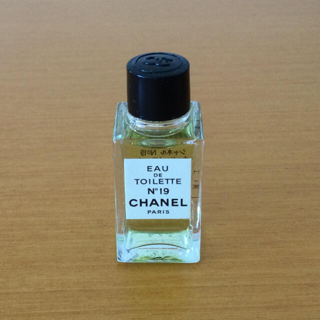 CHANEL(シャネル)のシャネル　オードトワレ　N19  4.5ml コスメ/美容の香水(香水(女性用))の商品写真