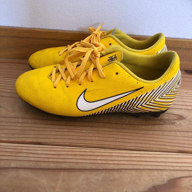 NIKE(ナイキ)のNIKEサッカースパイク21.5センチ スポーツ/アウトドアのサッカー/フットサル(その他)の商品写真