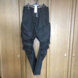 ユリウス(JULIUS)のJULIUS コーティングデニムパンツ(黒)(ワークパンツ/カーゴパンツ)