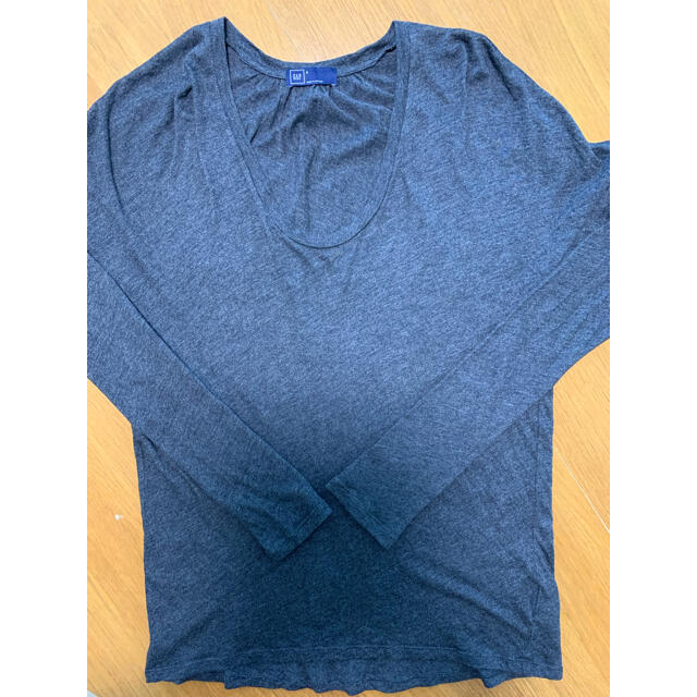 GAP(ギャップ)の春　GAP 丸Vネックルーズカットソー　チャコールグレー　S(M) レディースのトップス(カットソー(長袖/七分))の商品写真