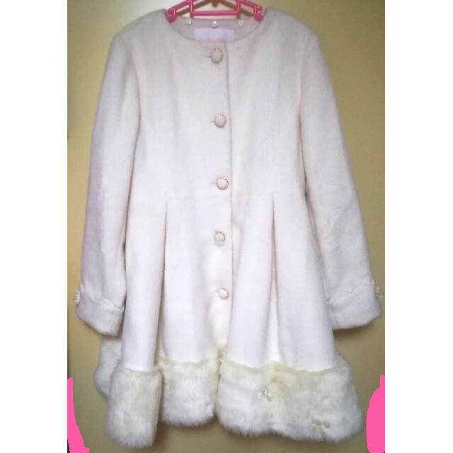LIZ LISA(リズリサ)のリズリサ リボンたっぷりモコモコ白コート   レディースのジャケット/アウター(その他)の商品写真