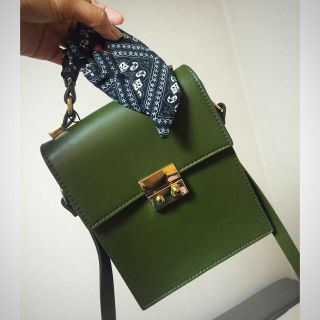 ザラ(ZARA)の【ほぼ新品・送料込み】☆ZARA ショルダーバッグ☆(ショルダーバッグ)