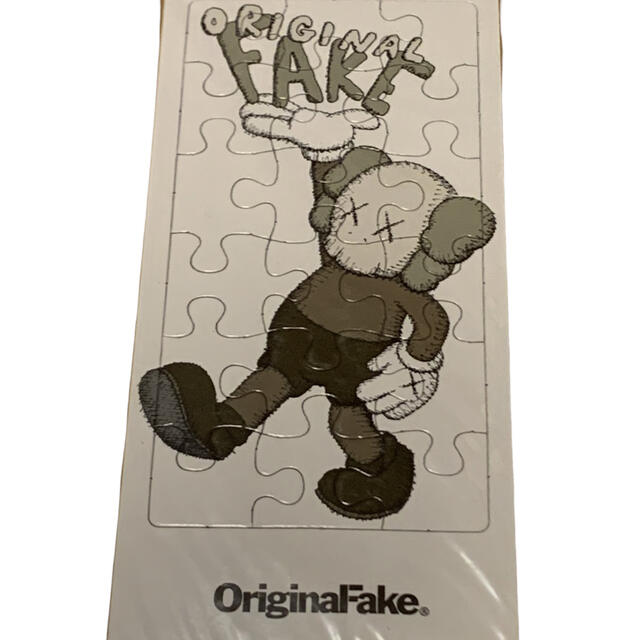 Supreme(シュプリーム)のkaws ステッカー&パズル　セット original fake エンタメ/ホビーのフィギュア(その他)の商品写真