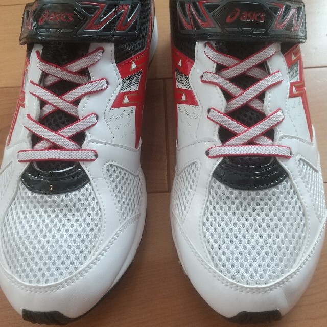 asics(アシックス)の新品未使用☆ASICSスニーカー24.5 キッズ/ベビー/マタニティのキッズ靴/シューズ(15cm~)(スニーカー)の商品写真