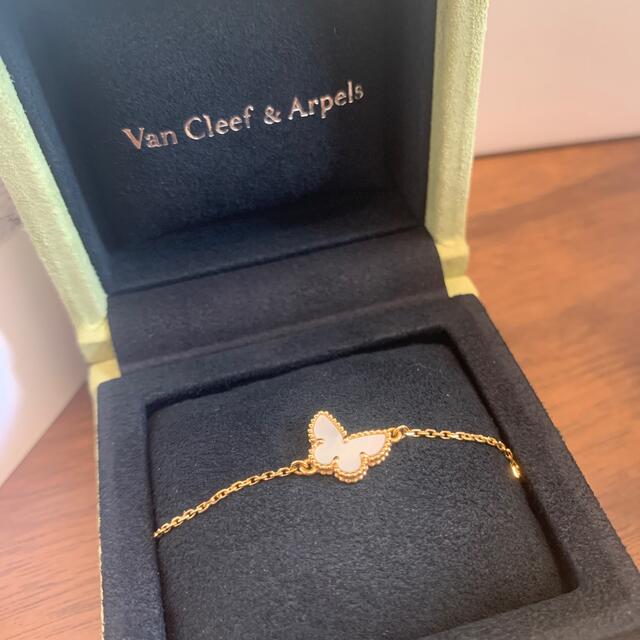 Van Cleef & Arpels(ヴァンクリーフアンドアーペル)のヴァンクリーフ＆アーペル　スウィート アルハンブラ パピヨン ブレスレット レディースのアクセサリー(ブレスレット/バングル)の商品写真