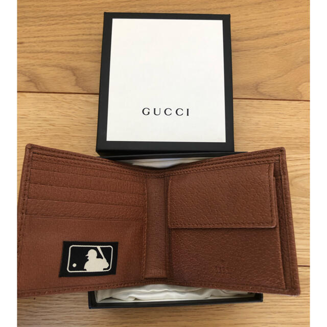 Gucci(グッチ)の新品同様 GUCCI グッチ ヤンキース コラボ 財布 二つ折り ロゴ メンズのファッション小物(折り財布)の商品写真