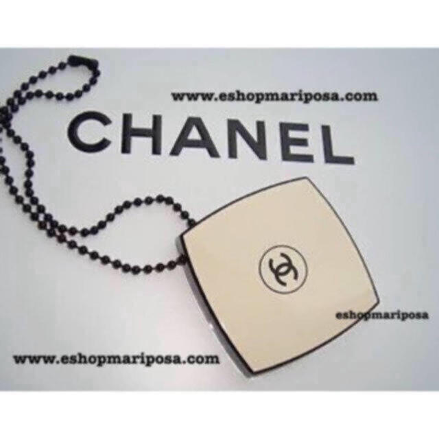 CHANEL(シャネル)のシャネル ミニミラーチャーム  レベージュ限定 キーホルダー、バッグチャームにも ハンドメイドのファッション小物(バッグチャーム)の商品写真