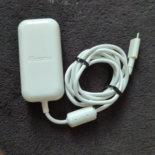 エヌティティドコモ(NTTdocomo)のドコモ充電器 ACアダプタ07　USBタイプC(その他)