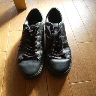 アディダス(adidas)のスニーカー(スニーカー)