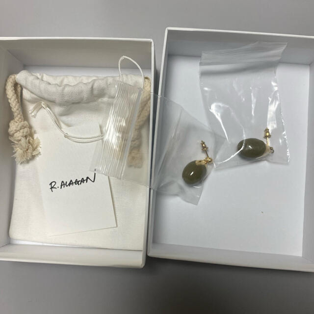 BEAUTY&YOUTH UNITED ARROWS(ビューティアンドユースユナイテッドアローズ)のR.ALAGAN OLIVE EARRING レディースのアクセサリー(ピアス)の商品写真