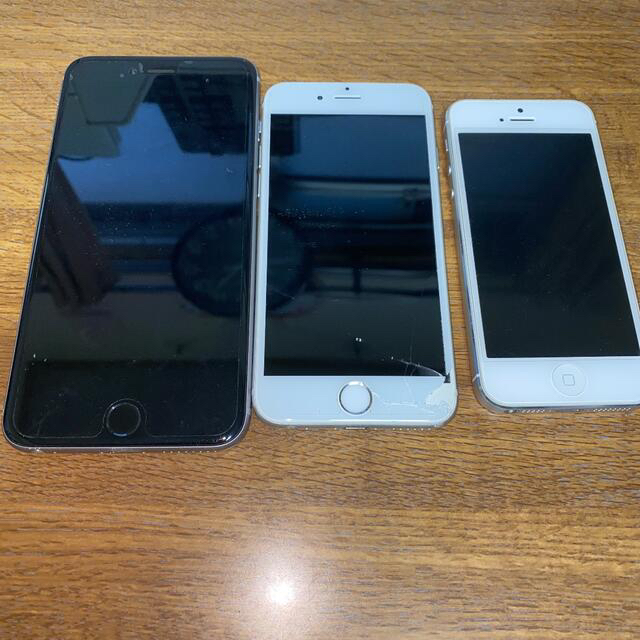 iPhone(アイフォーン)のマミさん専用iPhone 6 Plus Silver 64 GB 他2台　計3台 スマホ/家電/カメラのスマートフォン/携帯電話(スマートフォン本体)の商品写真