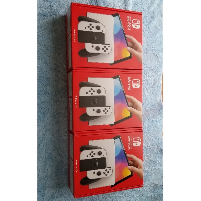 Nintendo Switch(ニンテンドースイッチ)の【新品未開】Nintendo Switch 有機ELモデル ホワイト 3台セット エンタメ/ホビーのゲームソフト/ゲーム機本体(家庭用ゲーム機本体)の商品写真