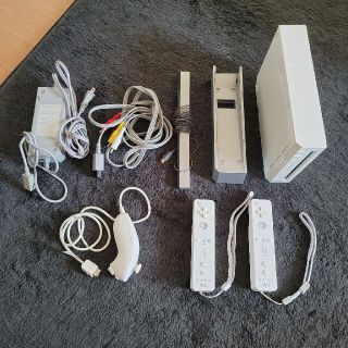 ウィー(Wii)のWii本体セット(家庭用ゲーム機本体)