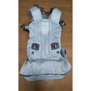 ベビービョルン(BABYBJORN)のベビービョルン★ONE KAI Air シルバーメッシュ★(抱っこひも/おんぶひも)