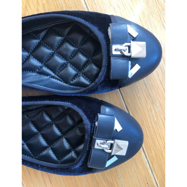 Michael Kors(マイケルコース)のMK Alice Velvet and Leather Ballet Flat レディースの靴/シューズ(バレエシューズ)の商品写真