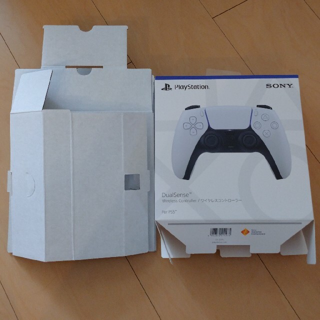 SONY(ソニー)のPS5 コントローラー 紙箱 エンタメ/ホビーのゲームソフト/ゲーム機本体(家庭用ゲーム機本体)の商品写真