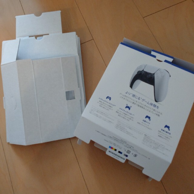 SONY(ソニー)のPS5 コントローラー 紙箱 エンタメ/ホビーのゲームソフト/ゲーム機本体(家庭用ゲーム機本体)の商品写真