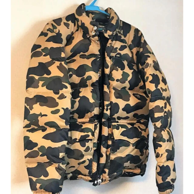 A BATHING APE(アベイシングエイプ)のBAPE 1st CAMO ダウンジャケット　難あり メンズのジャケット/アウター(ダウンジャケット)の商品写真