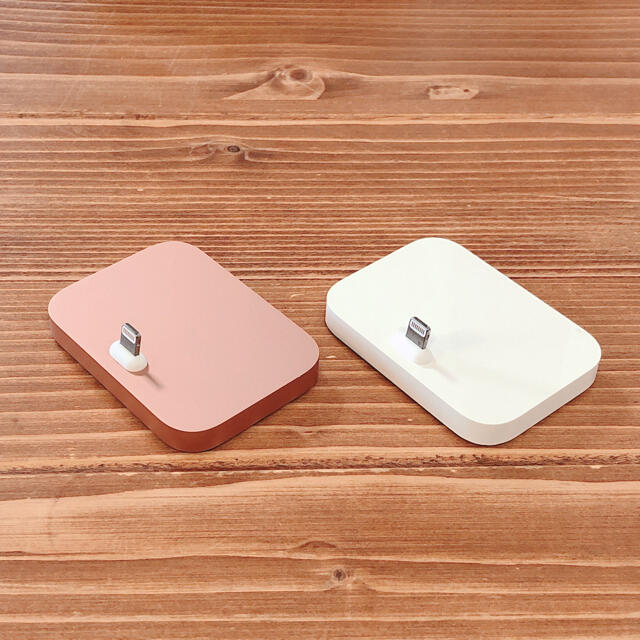 Apple(アップル)の【2個セット】Apple純正 Lightning Dock スマホ/家電/カメラのスマートフォン/携帯電話(バッテリー/充電器)の商品写真