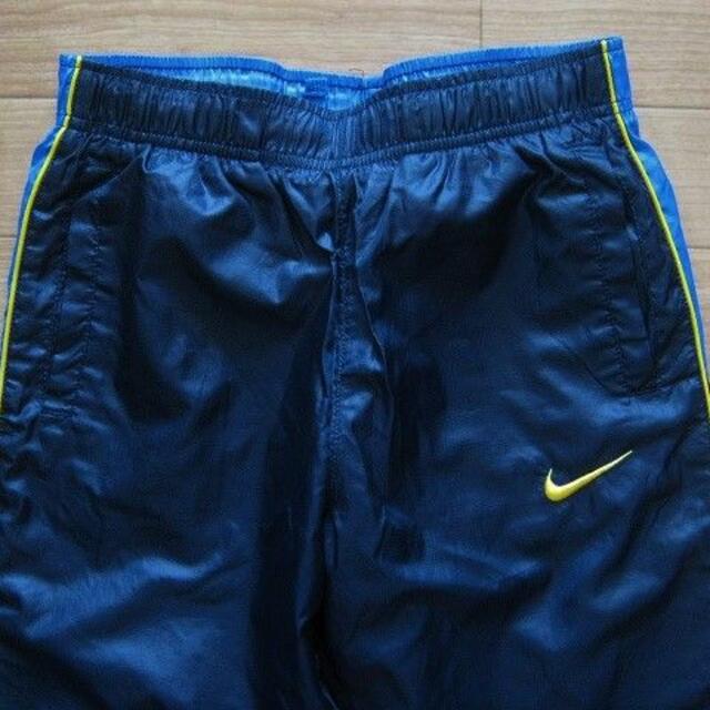 NIKE(ナイキ)のナイキ）黒＆青（１５０）裏起毛のナイロンズボン キッズ/ベビー/マタニティのキッズ服男の子用(90cm~)(パンツ/スパッツ)の商品写真