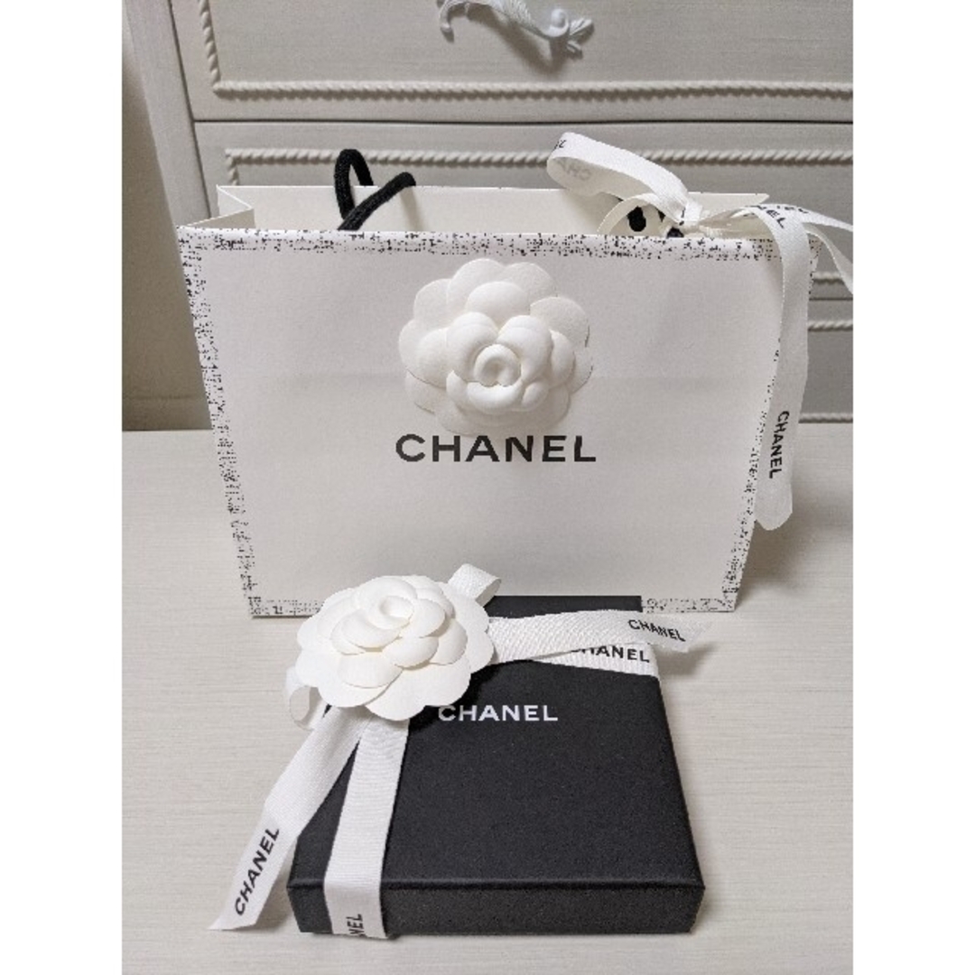 【新品未使用】CHANEL シャネル ピアスアクセ クリスタルパール 新作 ロゴ 【新品未使用】CHANEL シャネル ピアスアクセ クリスタルパール 新作 ロゴ