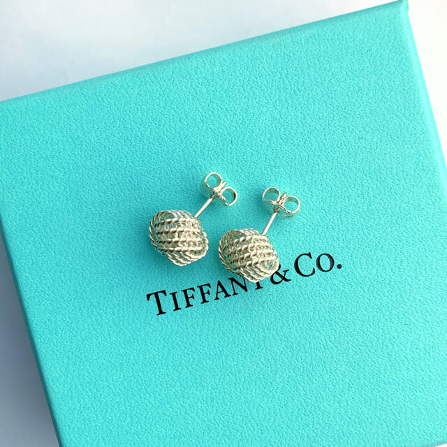 Tiffany & Co.(ティファニー)の【新品仕上げ済・廃盤人気品】ティファニー サマセット ツイストノット ピアス レディースのアクセサリー(ピアス)の商品写真