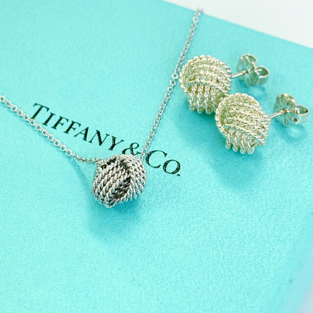 Tiffany & Co.(ティファニー)の【新品仕上げ済・廃盤人気品】ティファニー サマセット ツイストノット ピアス レディースのアクセサリー(ピアス)の商品写真