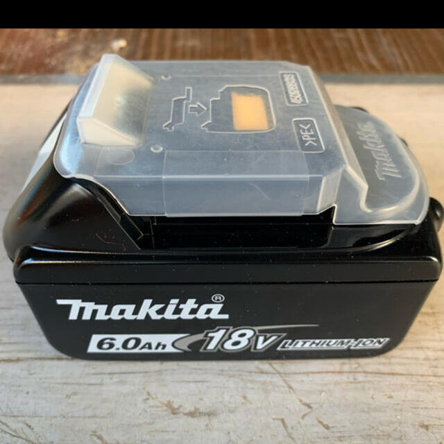 Makita(マキタ)の新品未使用　マキタ　純正18vバッテリー　BL1860  箱なし スマホ/家電/カメラのスマートフォン/携帯電話(バッテリー/充電器)の商品写真