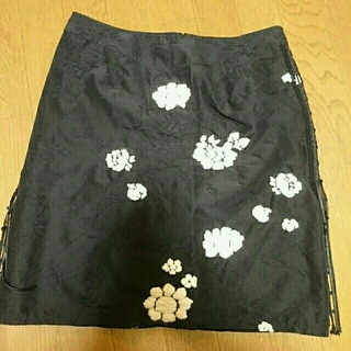 リツコシラハマ(RITSUKO SHIRAHAMA)のシルク混刺繍デザインスカート　リツコシラハマ(ひざ丈スカート)
