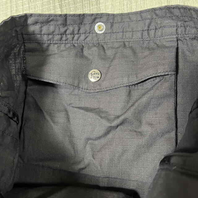 TENDERLOIN(テンダーロイン)のTENDERLOIN ニュースペーパーバッグ 黒 メンズのバッグ(ショルダーバッグ)の商品写真