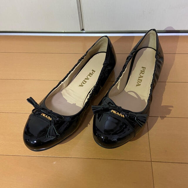 PRADA(プラダ)の【お値下】新品未使用　PRADA プラダ　フラットシューズ レディースの靴/シューズ(バレエシューズ)の商品写真