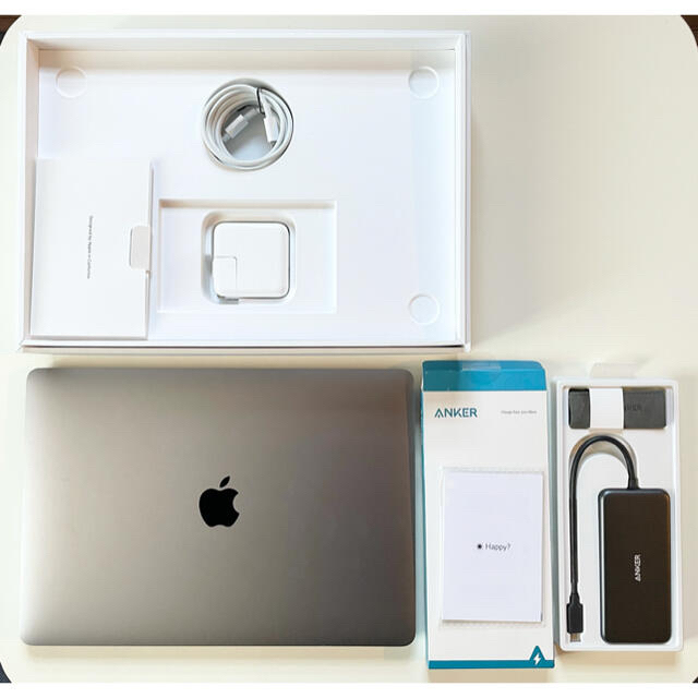 Apple(アップル)の【ほぼ新品 USB-Cハブ付き】Apple MacBook Air M1チップ  スマホ/家電/カメラのPC/タブレット(ノートPC)の商品写真
