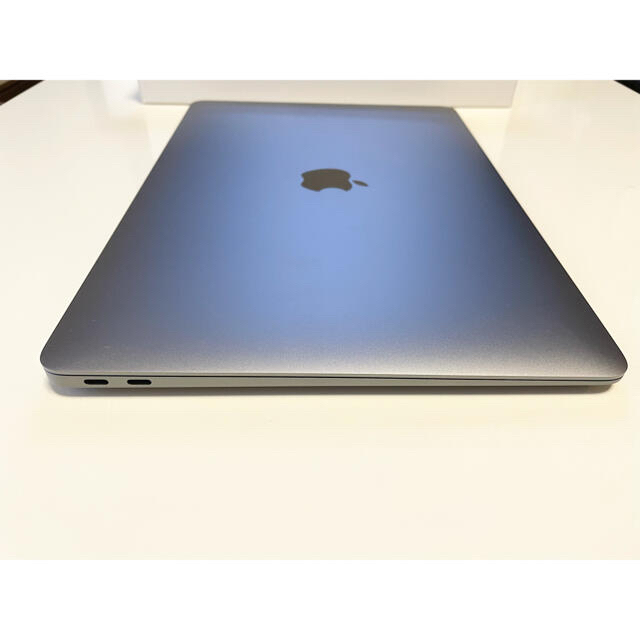 Apple(アップル)の【ほぼ新品 USB-Cハブ付き】Apple MacBook Air M1チップ  スマホ/家電/カメラのPC/タブレット(ノートPC)の商品写真