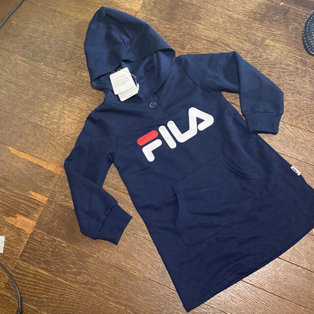 FILA(フィラ)の送料込　新品　110㎝　女の子　薄手トレーナー　フィラ　パーカー　ワンピース キッズ/ベビー/マタニティのキッズ服女の子用(90cm~)(ワンピース)の商品写真