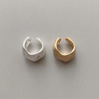 トゥモローランド(TOMORROWLAND)のHammer matte gold earcuff No.680(イヤーカフ)