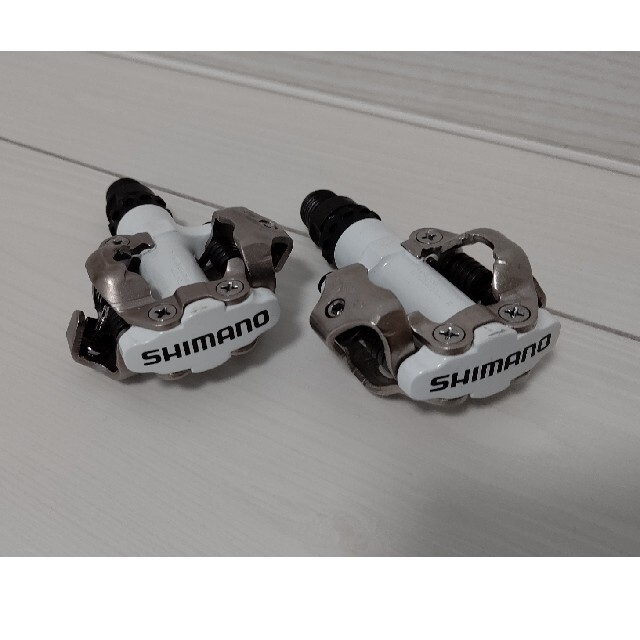 SHIMANO(シマノ)の【美品】SHIMANO SPDペダル PD-M520 ホワイト スポーツ/アウトドアの自転車(パーツ)の商品写真