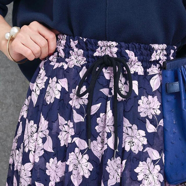 Drawer(ドゥロワー)のobli 花柄スカート　チェスティ　スタンニングルアー　フレイアイディー　 レディースのスカート(ロングスカート)の商品写真