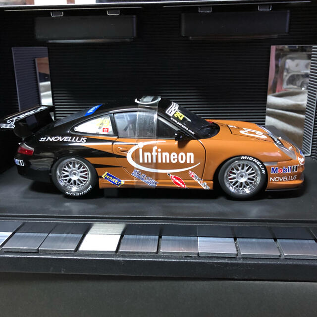 未展示品オートアート1/18 ポルシェ911GT3R アジアンカレラカップ優勝車